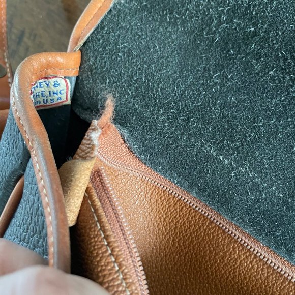 Dooney and Bourke Vintage Flap Black Brown Leather Adjustable Crossbody Bag - Picture 7 of 13